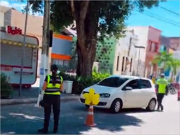 Campanha Maio Amarelo promove blitz de conscientização na Praça da Sé