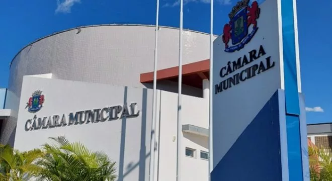 Câmara de Juazeiro aprova projeto que reduz prazo para regularização de fios desordenados e aumenta multa à Enel