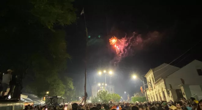 Barbalha: Pau da Bandeira de Santo Antônio é hasteado no Largo da Matriz