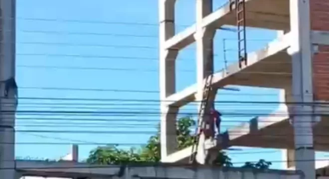 Crianças são flagradas em estrutura de obra abandonada em Juazeiro do Norte